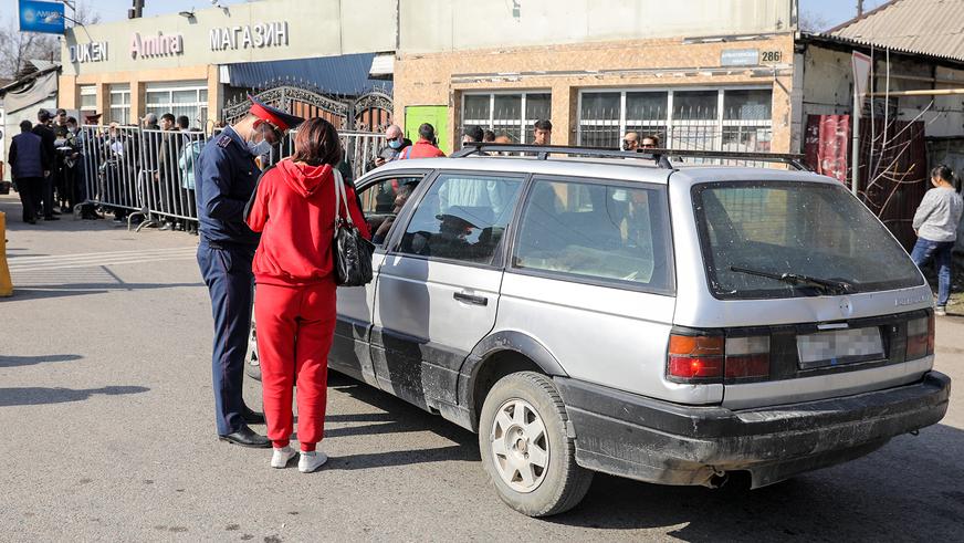 Более 22 000 авто въехало в Алматы через блокпосты за два дня карантина