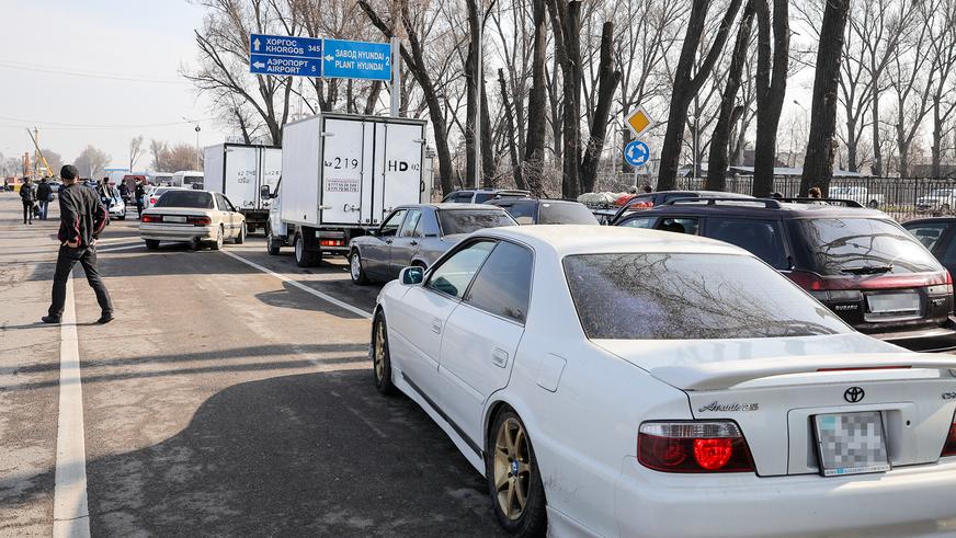 Более 22 000 авто въехало в Алматы через блокпосты за два дня карантина