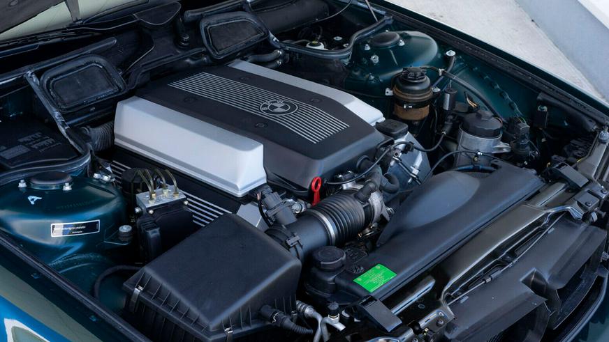 BMW 7-й серии (Е38) в капсуле
