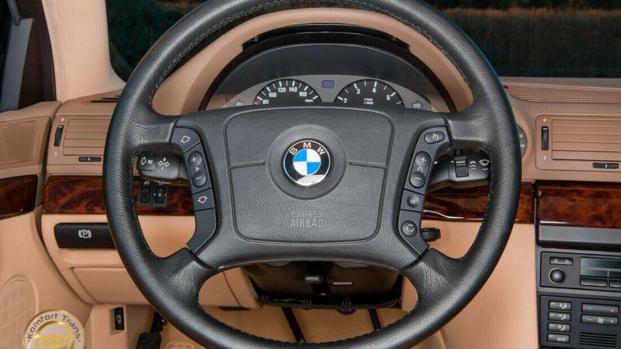 BMW 7-й серии (Е38) в капсуле