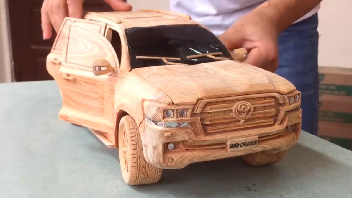 Toyota Land Cruiser 200 из дерева