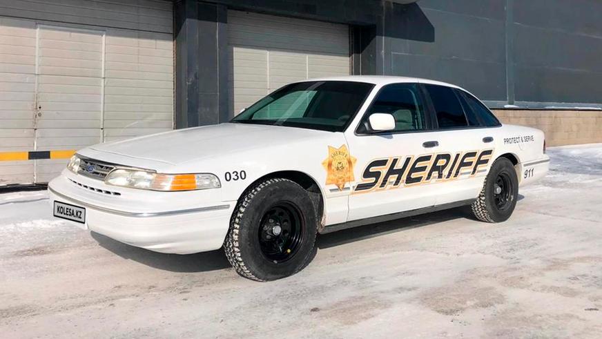 Столичный Ford Crown Victoria в полицейской форме