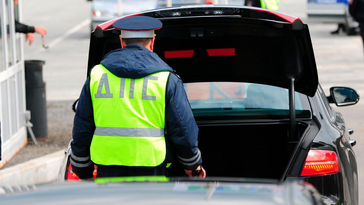 В России полицейским разрешат беспрепятственно вскрывать автомобили
