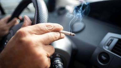 Курить в авто запретят в Казахстане
