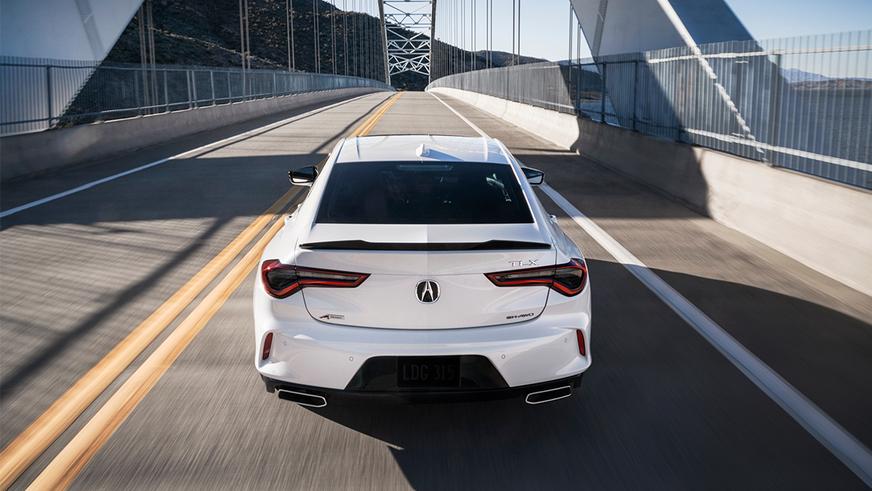 Acura TLX добавили эмоций и водить её будет приятнее