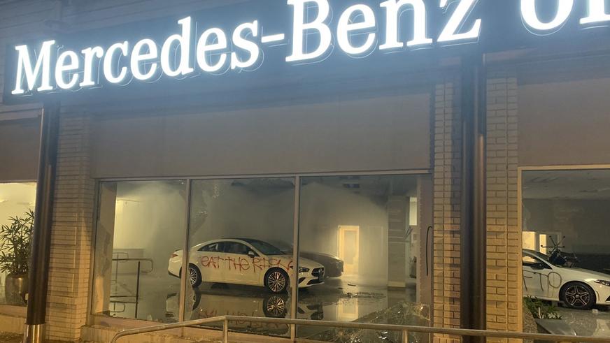 Ночные гости: в США пострадали автоцентры Mercedes и Honda