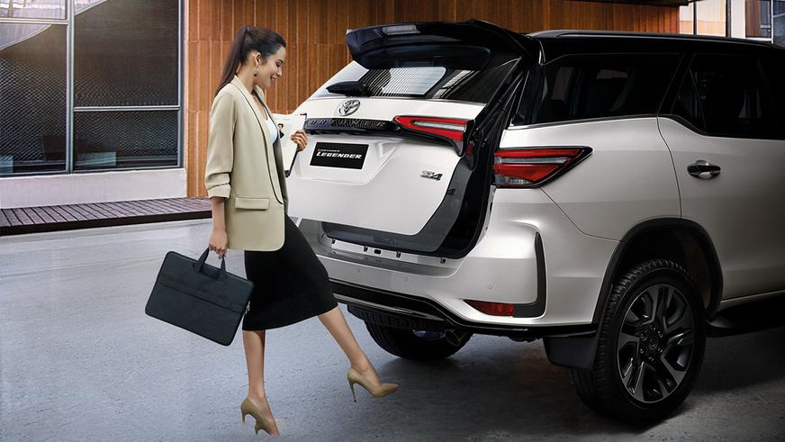 Вслед за Hilux показали обновлённый Toyota Fortuner