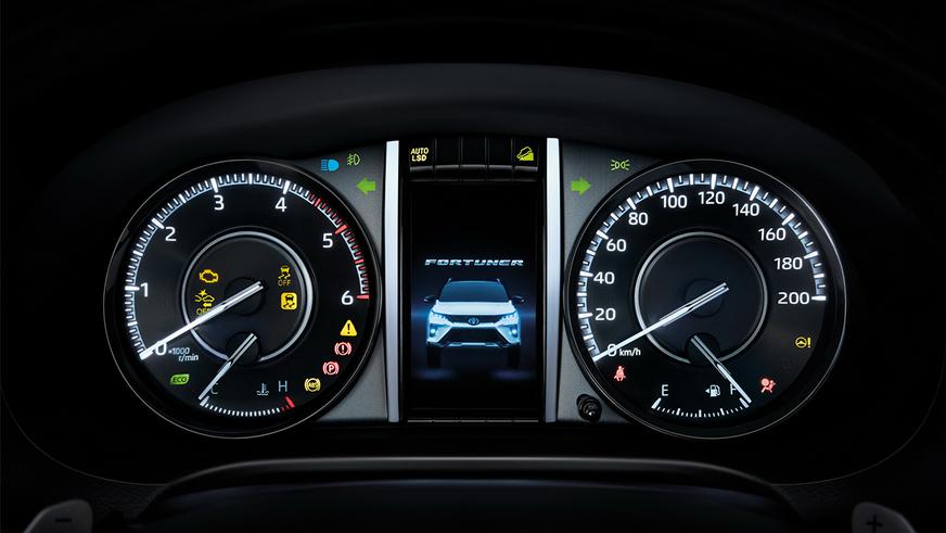 Вслед за Hilux показали обновлённый Toyota Fortuner