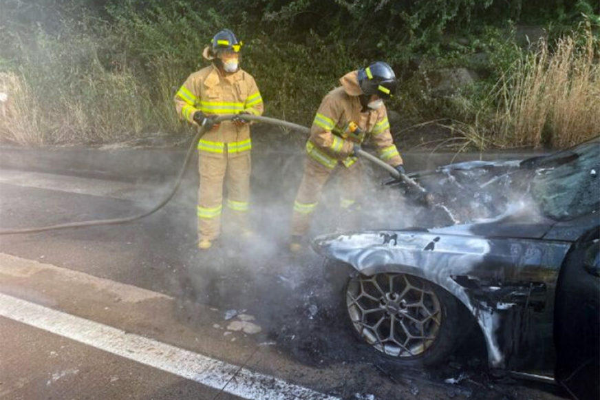 Новейший Genesis G80 загорелся на автостраде