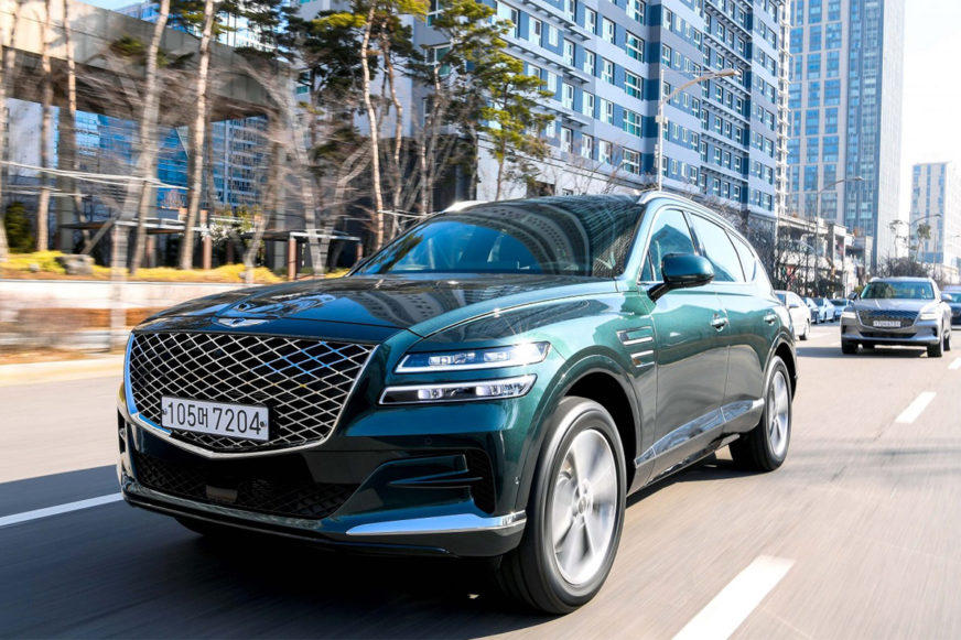 Новейший Genesis G80 загорелся на автостраде