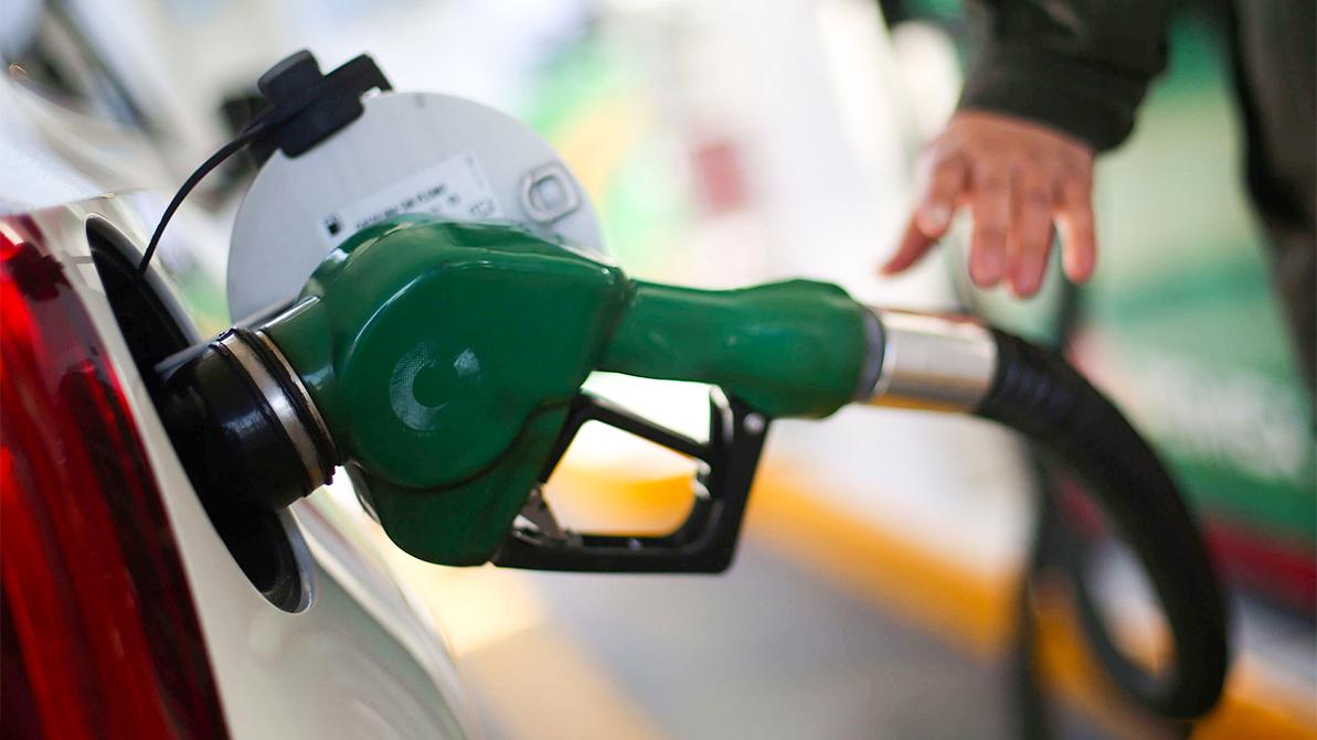 Акцизы на бензин в Казахстане предлагают повышать дважды в год
