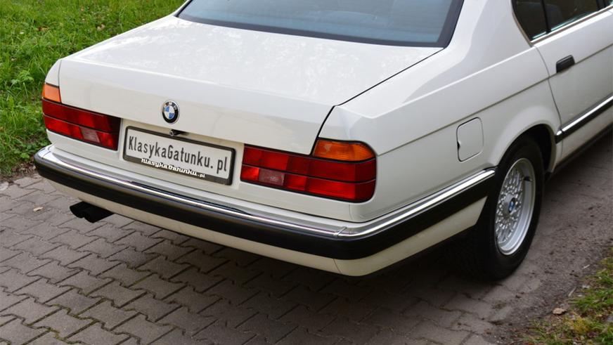 «Семёрка» BMW E32 простояла у дилера 23 года