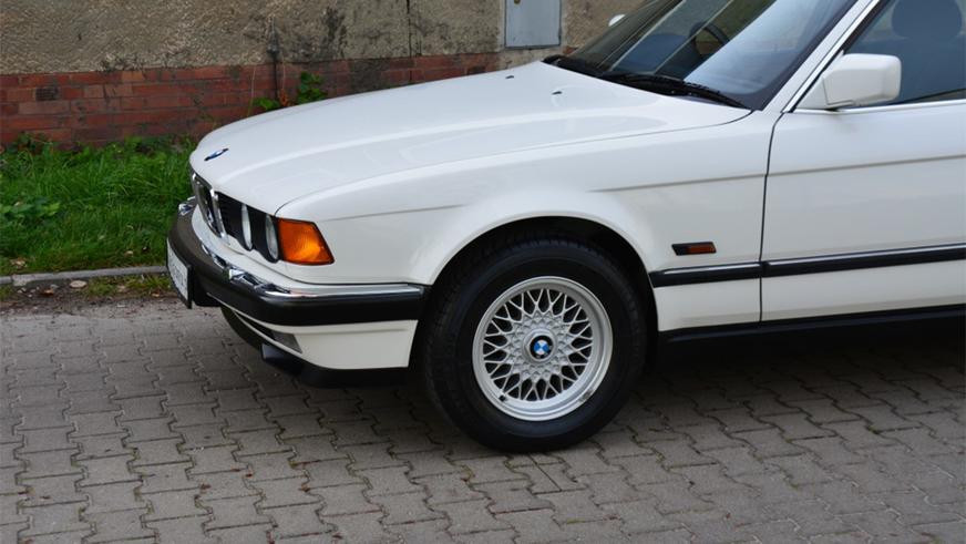 «Семёрка» BMW E32 простояла у дилера 23 года