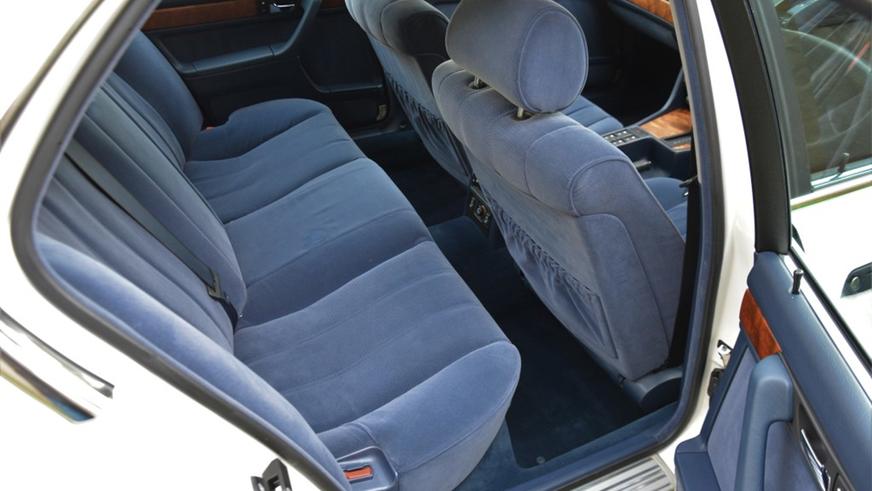 «Семёрка» BMW E32 простояла у дилера 23 года