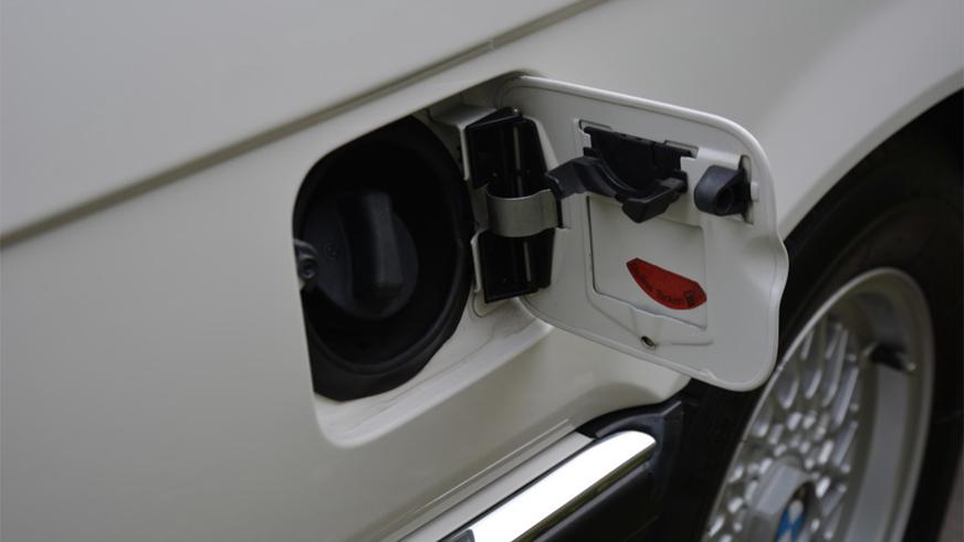 «Семёрка» BMW E32 простояла у дилера 23 года