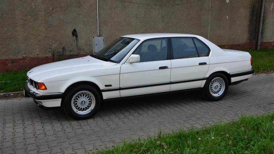 «Семёрка» BMW E32 простояла у дилера 23 года