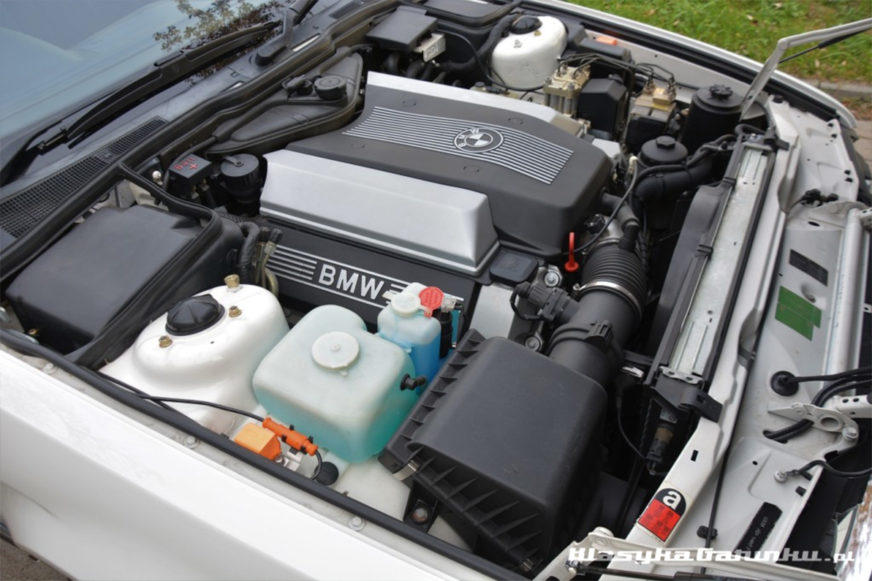 «Семёрка» BMW E32 простояла у дилера 23 года