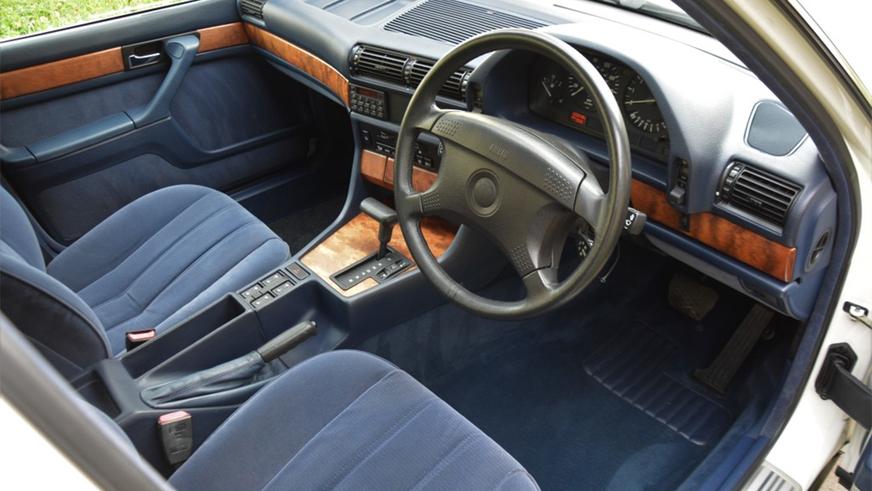 «Семёрка» BMW E32 простояла у дилера 23 года