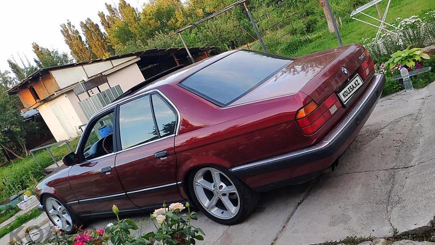 «Семёрка» BMW E32 простояла у дилера 23 года