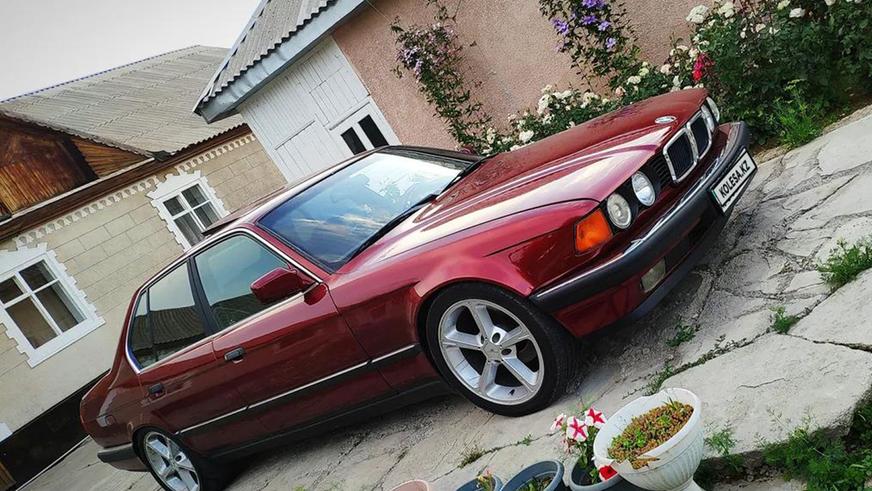 «Семёрка» BMW E32 простояла у дилера 23 года