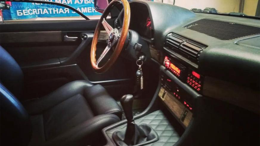 «Семёрка» BMW E32 простояла у дилера 23 года