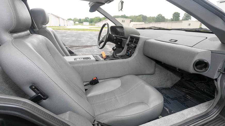 С молотка пустят почти новый DeLorean