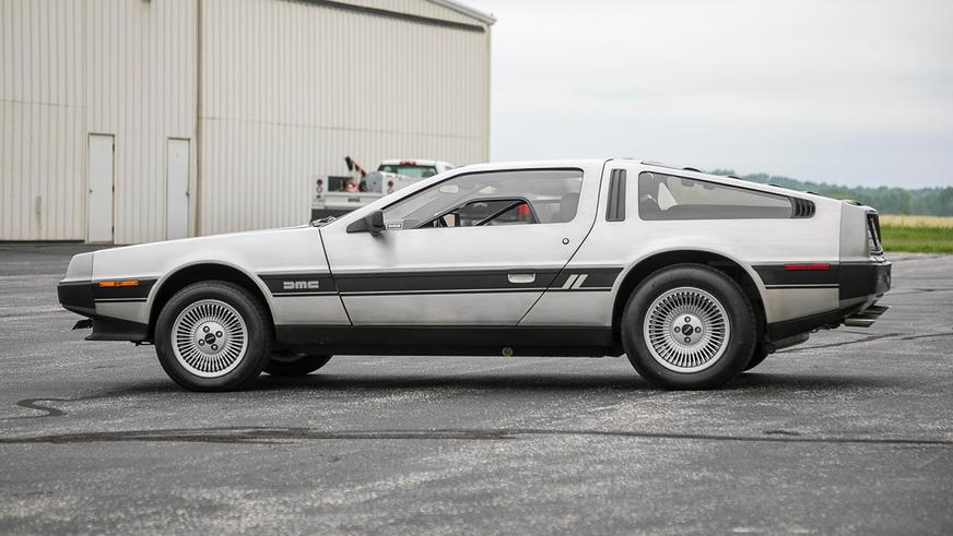 С молотка пустят почти новый DeLorean