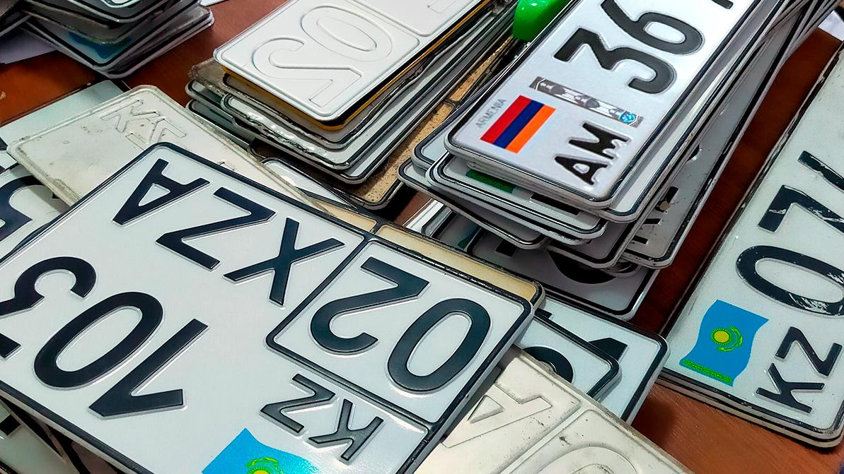 Как и где хранятся сданные госномера?