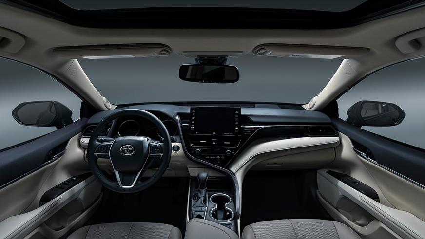 Toyota Camry 70 едва заметно обновилась