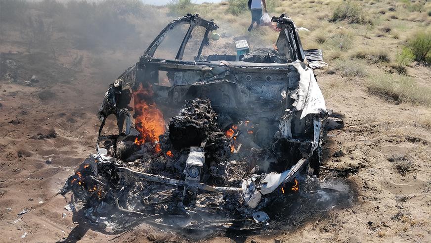 Volkswagen Touareg сгорел из-за сухой травы на Балхаше