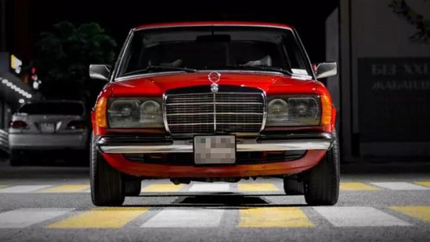 Mercedes-Benz 230 E 1983 года выпуска