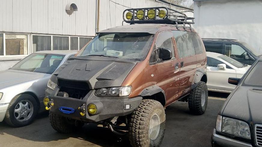 Mitsubishi Delica 1995 года выпуска