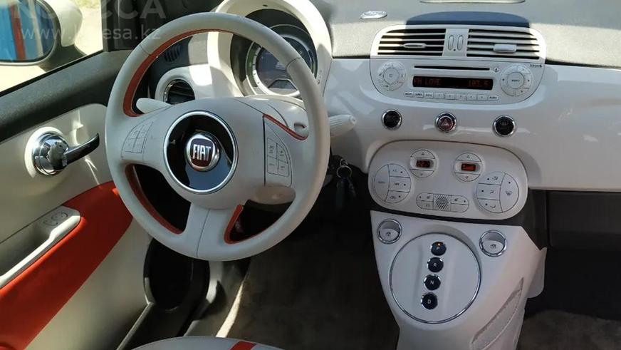 Fiat 500e 2015 года выпуска
