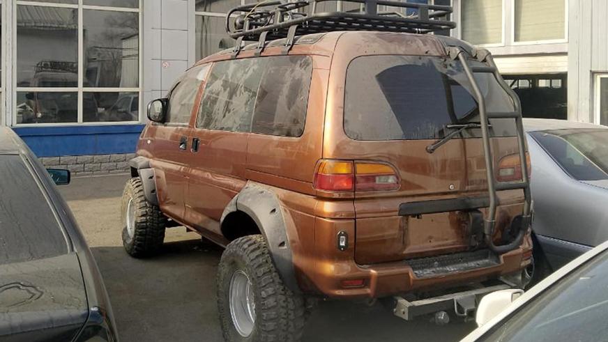 Mitsubishi Delica 1995 года выпуска