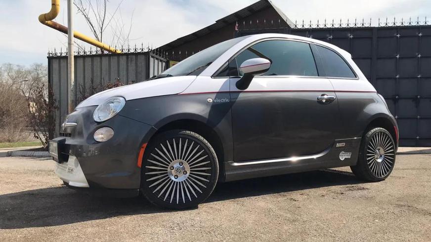 Fiat 500e 2015 года выпуска