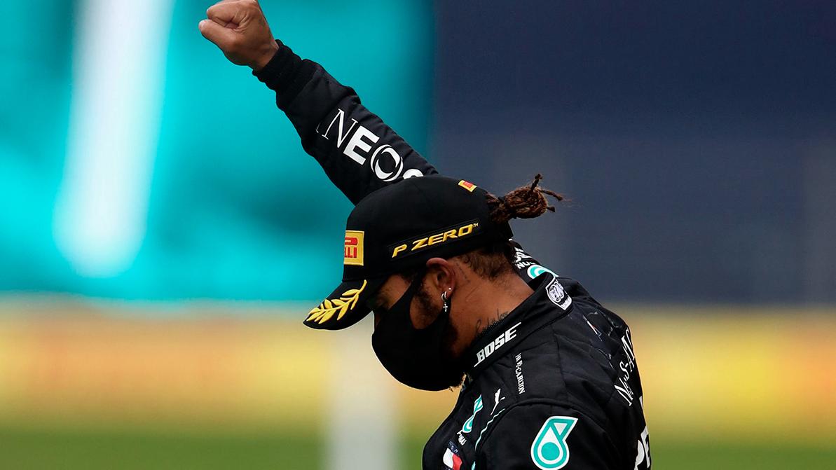 Хэмилтон недоволен борьбой против расовой дискриминации в F1