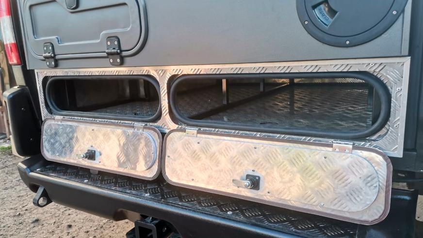 UAZ Pickup превратили в кемпер