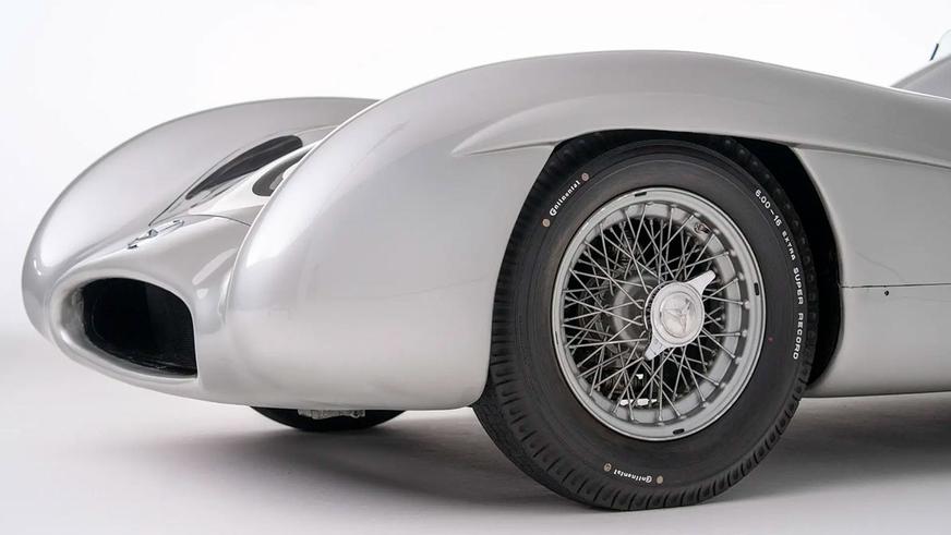 За рекордную сумму продали болид Формулы-1 Mercedes-Benz