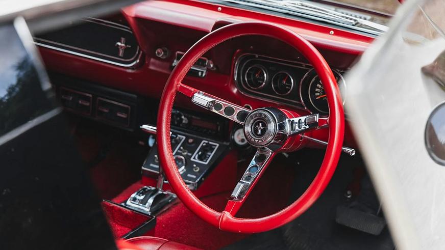 Лимузин Mustang с правым рулём пустили с молотка