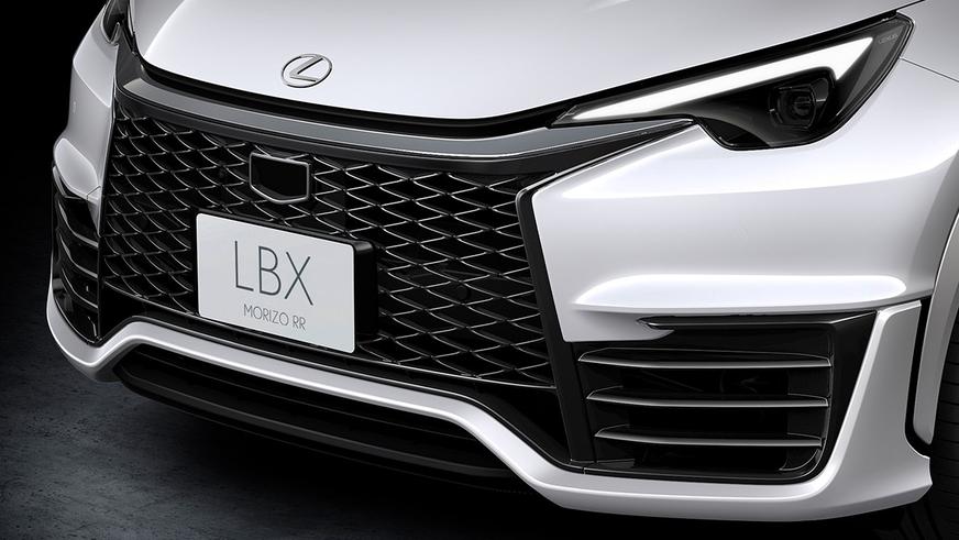 У Lexus появился небольшой, но злой кроссовер на механике