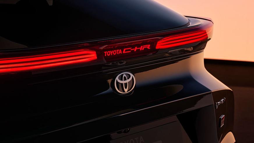 Дизайнерский кроссовер Toyota C-HR сменил поколение