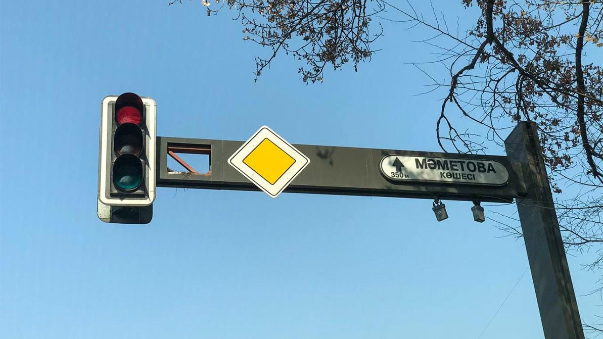 Зачем в центре Алматы убрали таймеры на перекрёстках