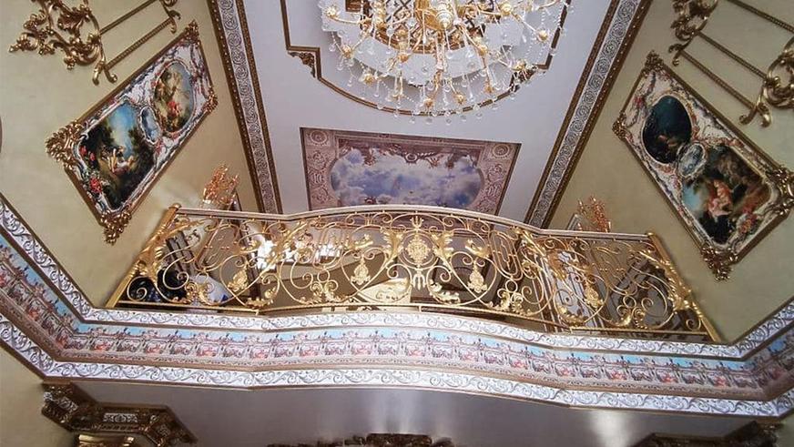 Позолоченный унитаз и другая роскошь в особняке главы полиции