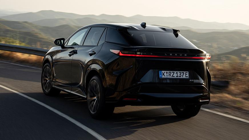Lexus привезёт в Казахстан электромобиль RZ