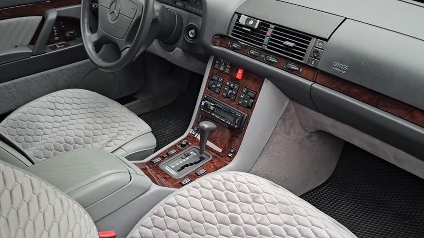 На Украине обнаружили почти новый Mercedes-Benz 300 SE (W140)
