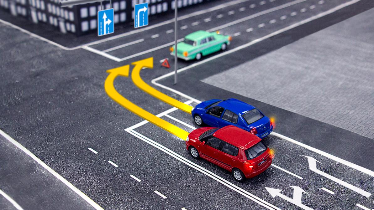 Школа «Колёс»: одновременный поворот двух авто направо