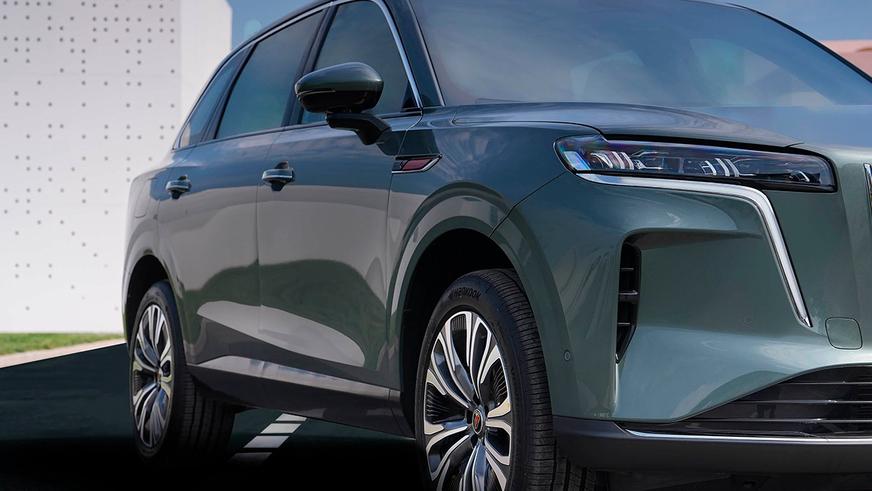 В Китае назвали цены на рекордный гибрид Hongqi