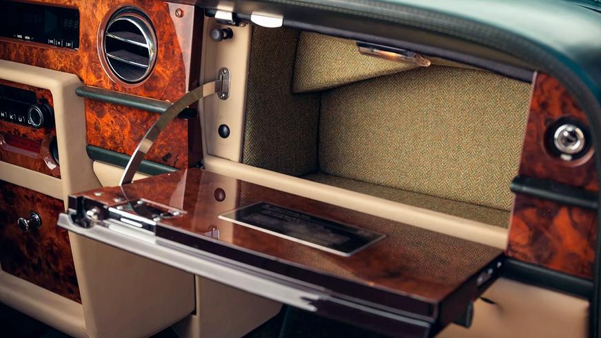 Старый Rolls-Royce Corniche стал необычным универсалом