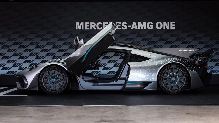 Серийный Mercedes-AMG One вышел в свет