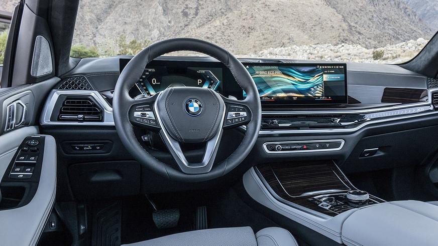 BMW обновила кроссоверы X5 и X6